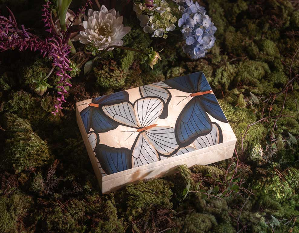 Natural Symphony of the Forest, by the hands of masters artisans.