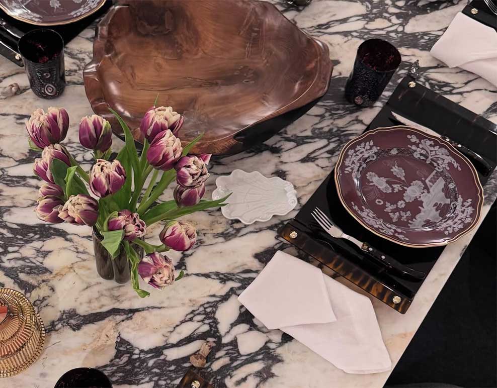 With a palette in new chestnut tones