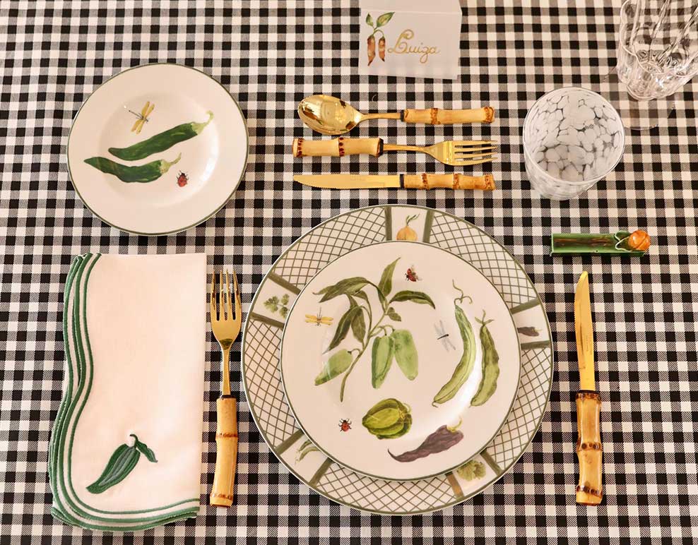 At the Table with Li Le�o